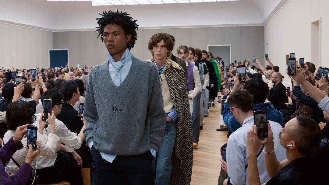 没垮但设计师要被榨干了开元棋牌appDior(图1)